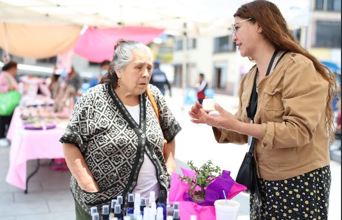 Huixquilucan impulsa ventas de artesanos locales