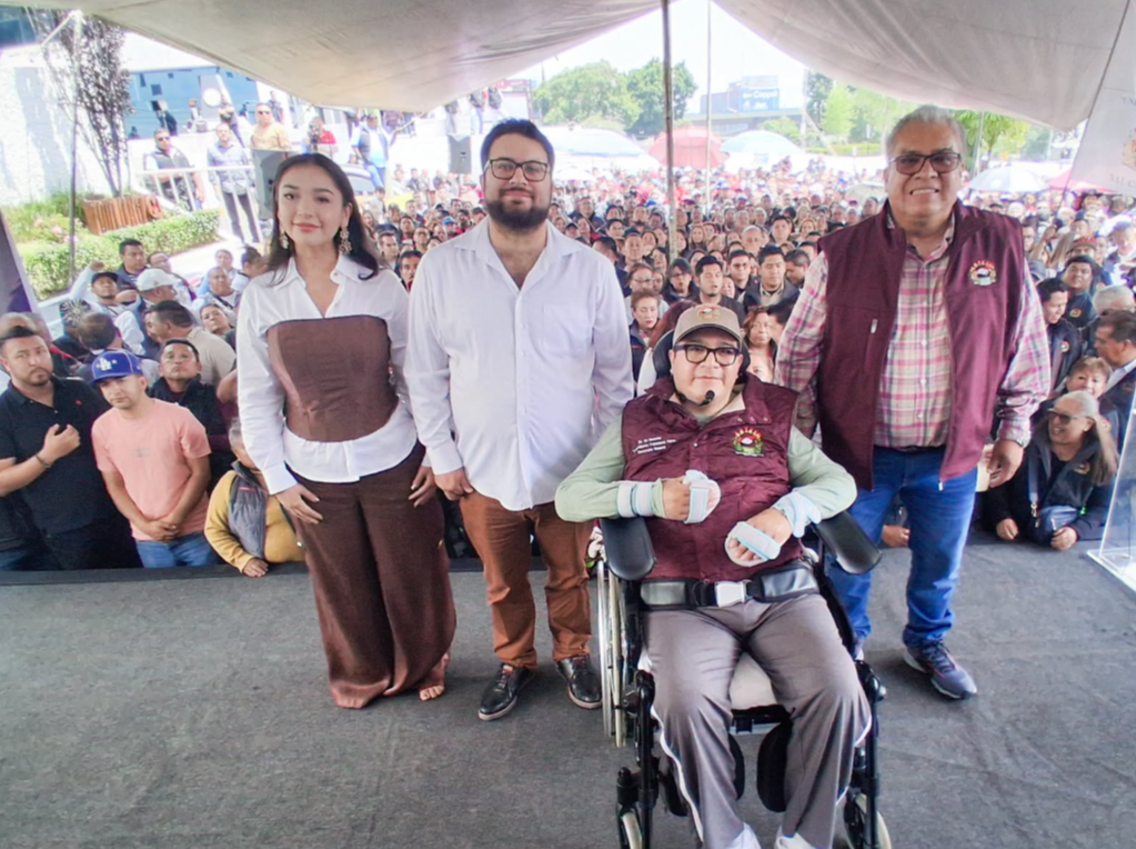 Entregan credenciales y ropa de trabajo a 3,500 sindicalizados en Naucalpan