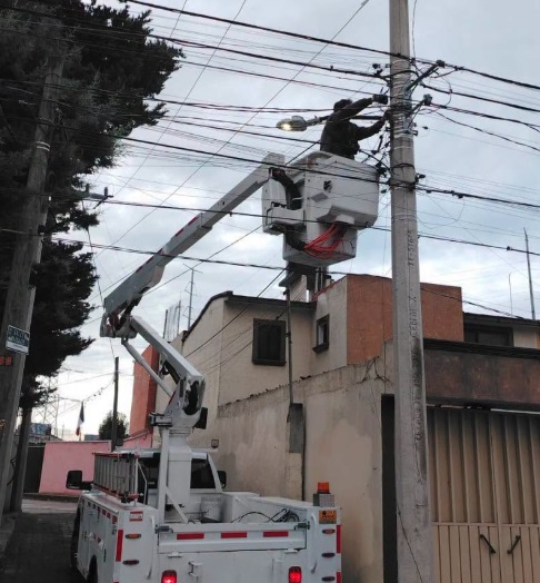 Metepec mejora alumbrado para calles más seguras