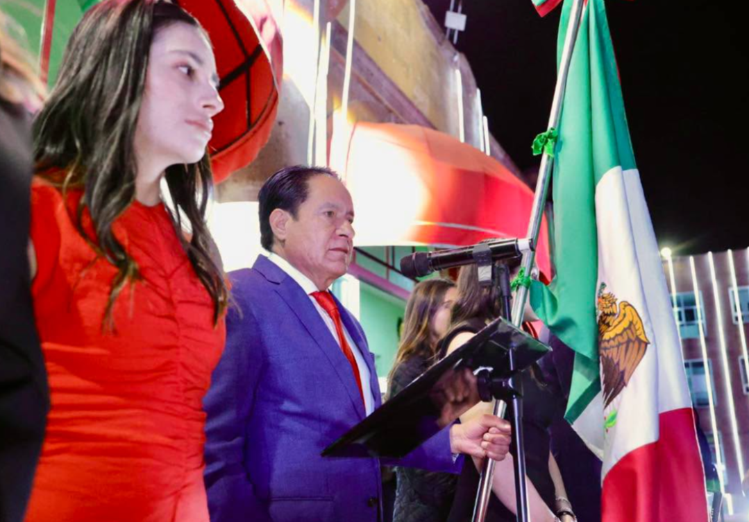 Emotiva ceremonia del Grito de Independencia en Villa Victoria