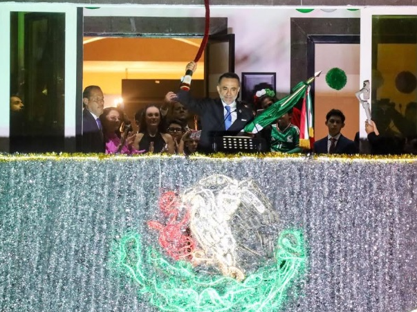 Metepec celebra el Grito con familias en Plaza Juárez