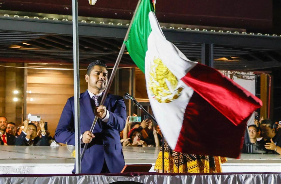Celebran el Grito de Independencia familias en Nezahualcóyotl