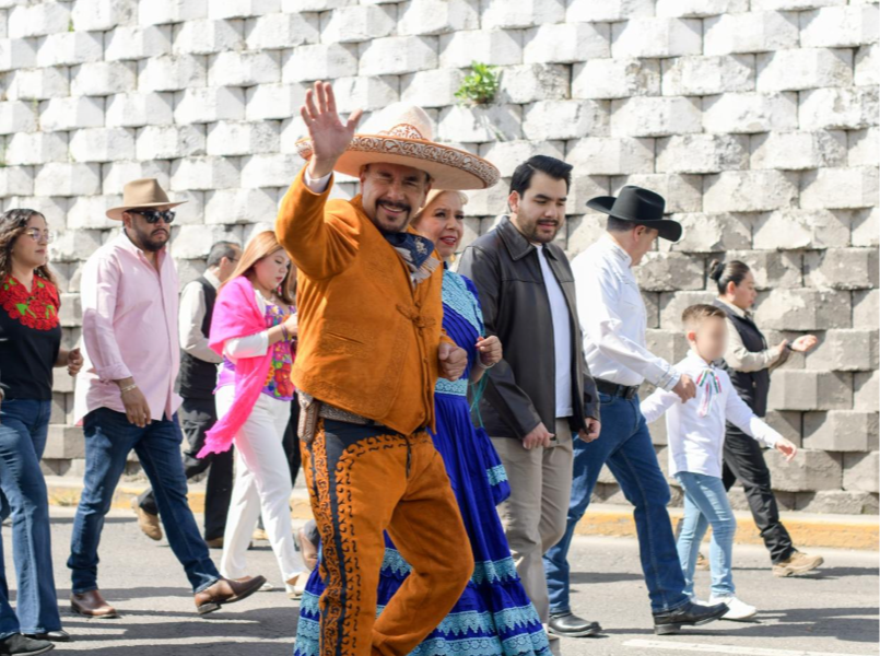 Encabezo Pedro Rodríguez el Desfile Cívico en Atizapán de Zaragoza