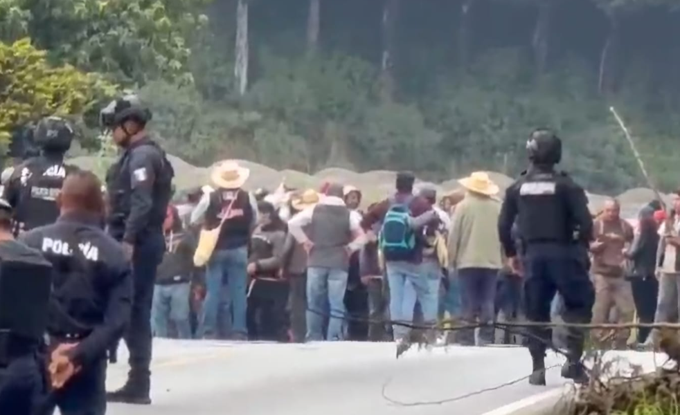 Conato de violencia y bloqueo carretero en Ocoyoacac