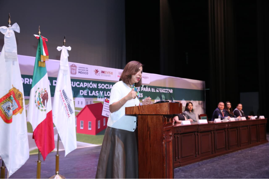 800 familias reciben títulos de propiedad en Edomex