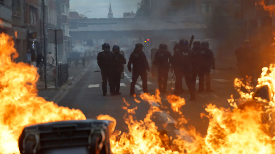 Francia cronifica sus protestas
