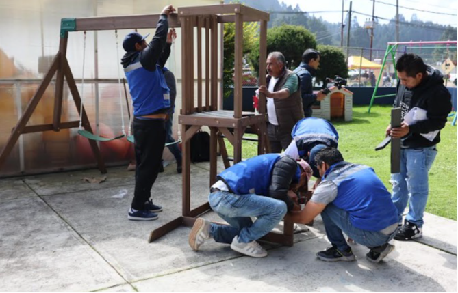 Huixquilucan rehabilita escuela y estrena juegos infantiles