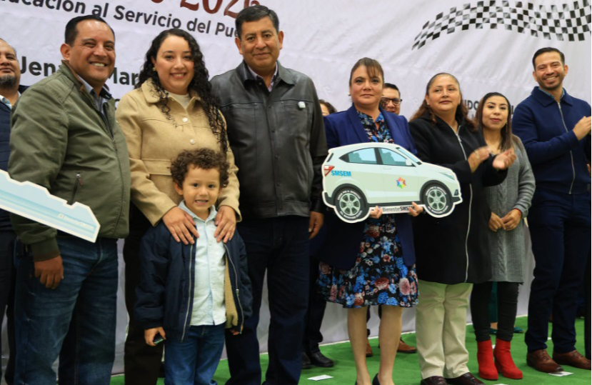 SMSEM ENTREGA AUTOS A MAESTROS GANADORES