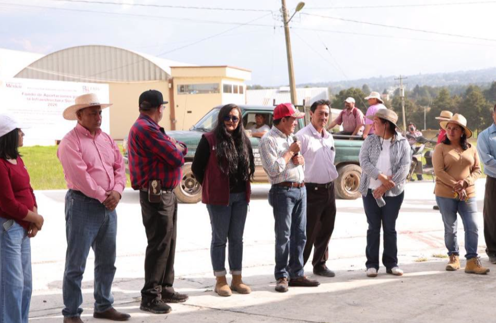 Encabeza Mario Santana gira de entregas viales en Villa Victoria