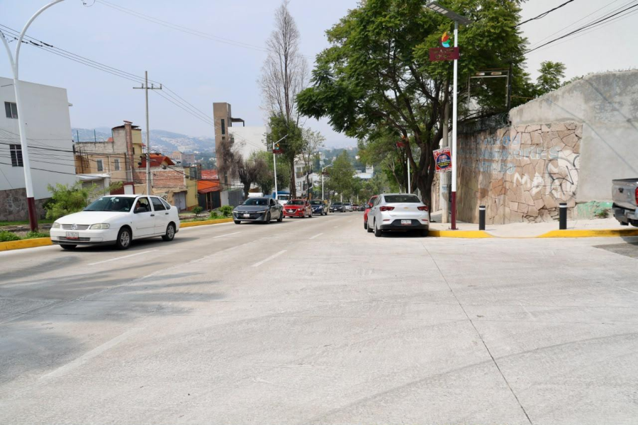 Rehabilitan con concreto hidráulico a importante avenida en Tlalnepantla