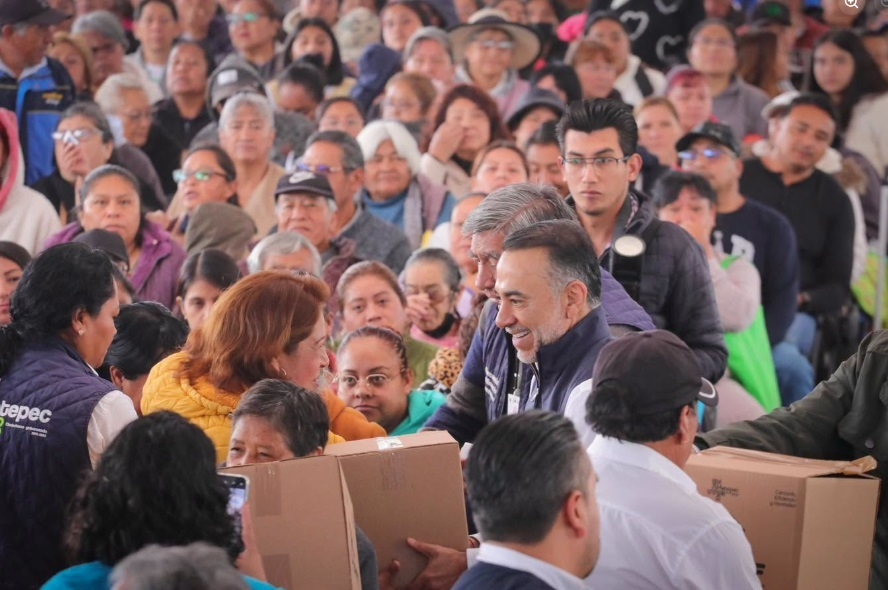 Entregan canastas alimentarias para apoyar a familias en Metepec