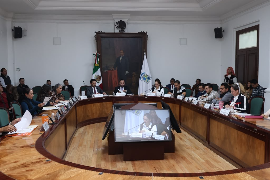 Donan predios y regularizan patrimonios en Tlalnepantla