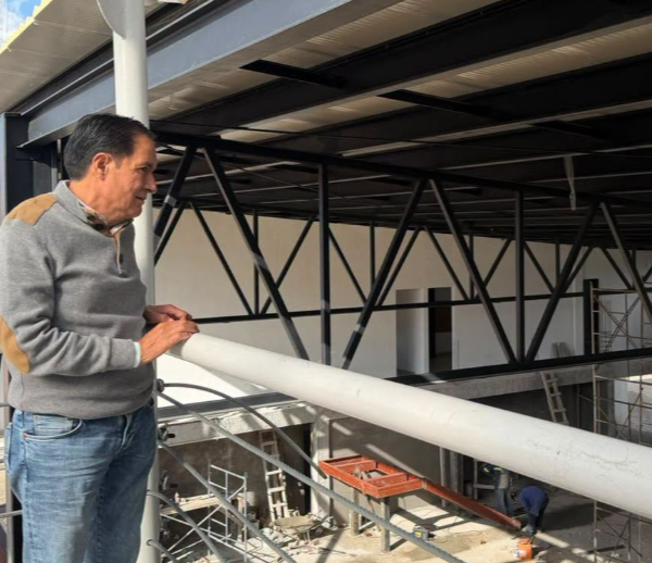 Supervisan construcción del nuevo Auditorio Municipal de Villa Victoria