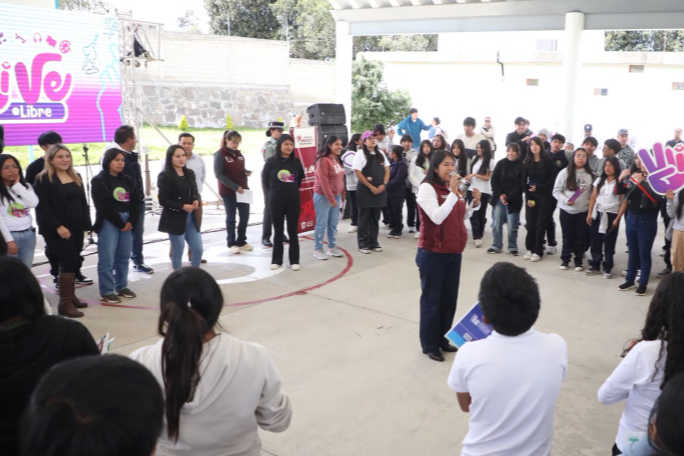 Llegan servicios de salud gratuitos a la Preparatoria 172 en Temoaya