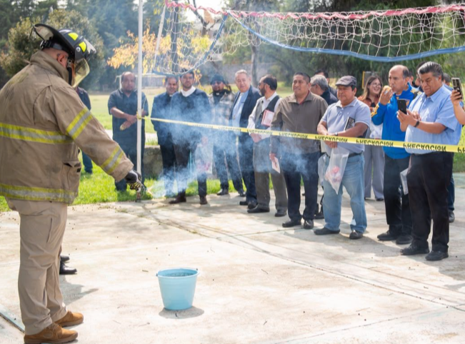 Capacitan a sacerdotes para el uso seguro de pirotecnia en el Edoméx