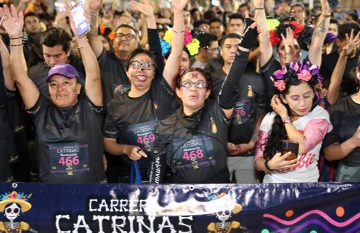 Huixquilucan reúne a 3 mil personas en desfile de catrinas