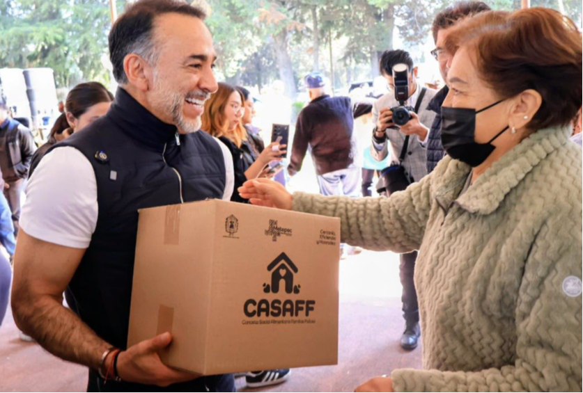 CASAFF lleva apoyos alimentarios a Xinantécatl