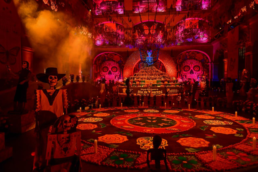 Inaugura Delfina Gómez Ofrenda Monumental en Palacio de Gobierno