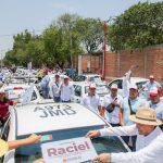 Transportistas pegan microperforados en favor de Raciel Pérez de Morena
