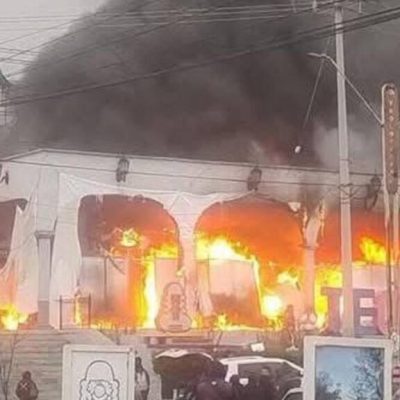 Se incendia bazar navideño en Teoloyucan, Edomex