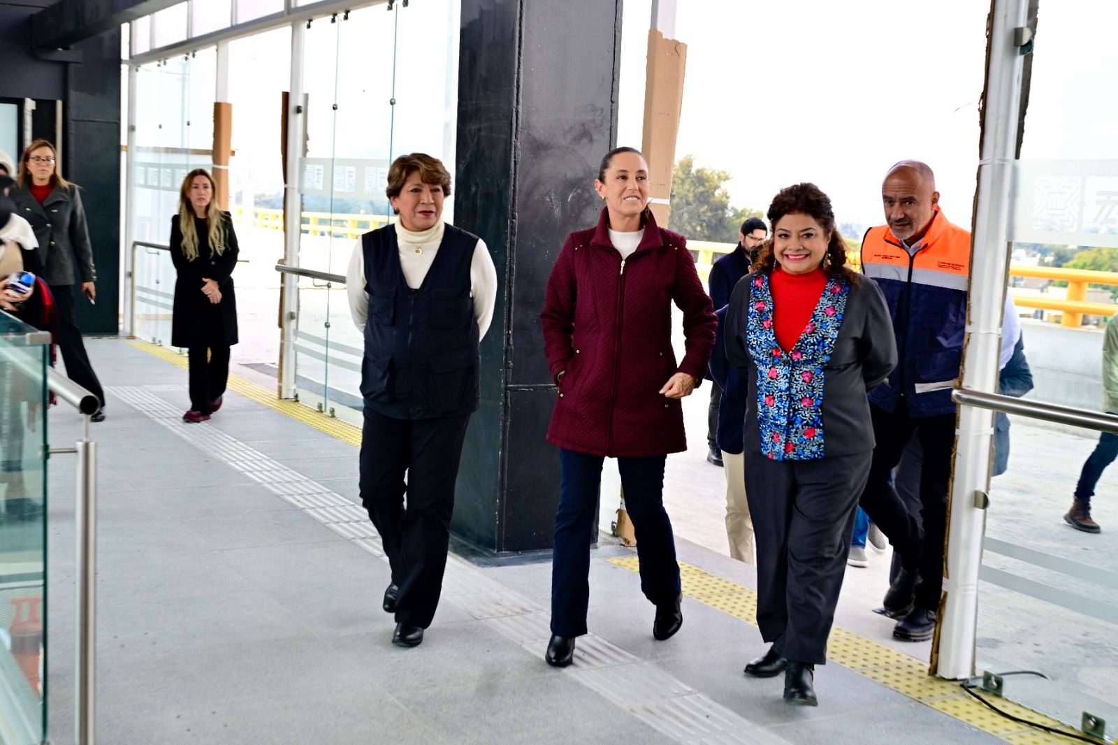 Supervisan  Claudia Sheinbaum, Delfina Gómez y Clara Brugada los avances de la obra Trolebús Chalco – Santa Martha