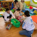  LLEVA CODHEM REGALOS DE DÍA DE REYES A INFANCIAS DE MADRES PRIVADAS